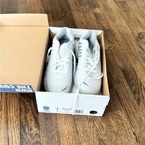 NEW NEVER WORN K-Swiss Men's Hypercourt Express 2 Tennis Shoe in size 7